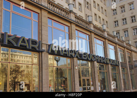 Karl Marx librairie Buchhandlung, Karl-Marx-Allee, Berlin Banque D'Images