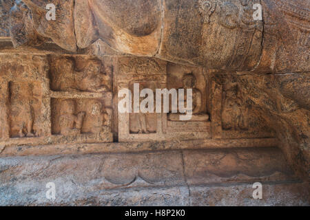 Représentant des motifs Bouddha et ses disciples, Temple d'Airavatesvara, Darasuram, Tamil Nadu, Inde. Banque D'Images