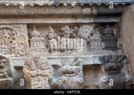 Panneau représentant histoire de Sundara, mur nord de mandapa, Temple d'Airavatesvara, Darasuram, Tamil Nadu, Inde. Banque D'Images