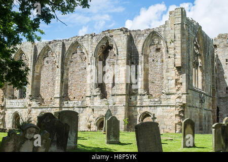 Royaume-uni, Angleterre, dans le Yorkshire, Richmond - un petit cimetière à l'abbaye de Sainte Agathe, plus communément connu sous le nom de Abbaye d'Easby situé dans e Banque D'Images