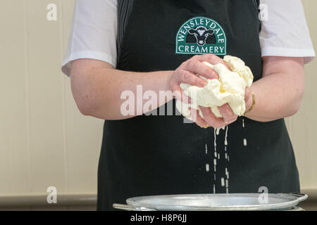 Royaume-uni, Angleterre , Yorkshire - fromage Wensleydale usine de transformation à Hawes Banque D'Images