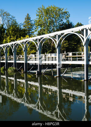 Marsh Lock, Wier, River Thames, Henley-on-Thames, Oxfordshire, Angleterre, Royaume-Uni, GB. Banque D'Images