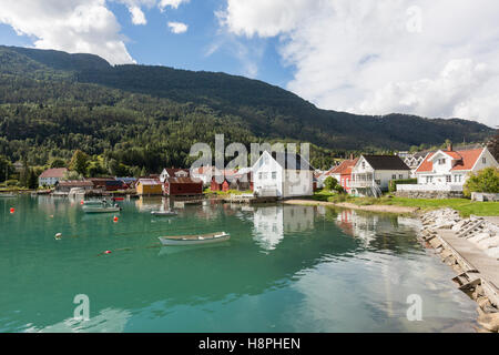 Solvorn est un village de la municipalité de Luster dans le comté de Sogn og Fjordane, Norvège Banque D'Images