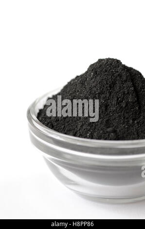 Le charbon activé en poudre tourné avec un objectif macro Banque D'Images