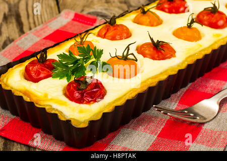 Tarte aux cerises et sable avec du fromage Philadelphia Banque D'Images