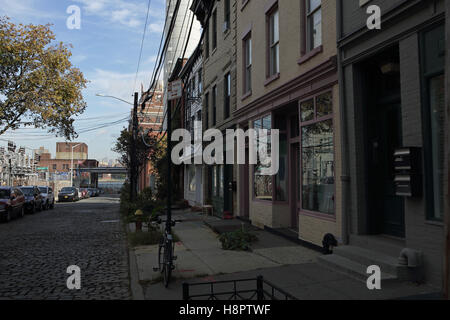 Maisons anciennes sur Hudson Street à Vinegar Hill, Brooklyn, New York Banque D'Images