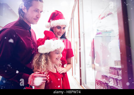 Image composite de la famille dans une tenue de noël à bijoux à afficher Banque D'Images