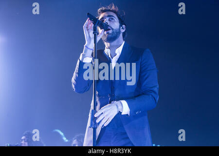 Lugano en Suisse. 14 novembre 2016. Le chanteur-compositeur pop italien Marco Mengoni sur scène à Resega pendant l '# 2016 MengoniLive d'' Credit : Rodolfo Sassano/Alamy Live News Banque D'Images