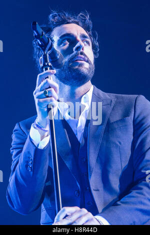 Lugano en Suisse. 14 novembre 2016. Le chanteur-compositeur pop italien Marco Mengoni sur scène à Resega pendant l '# 2016 MengoniLive d'' Credit : Rodolfo Sassano/Alamy Live News Banque D'Images