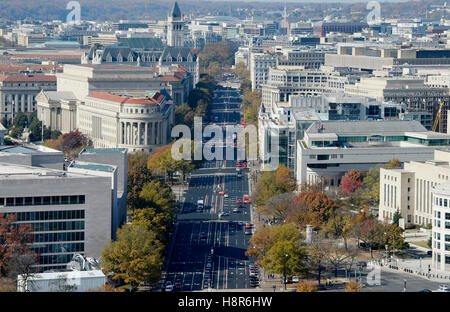 Washington, DC, USA.15 Novembre 2016. Vue vers le bas Pennsylvania Avenue à l'ouest de la partie supérieure de la Capitol dome récemment restauré, le 15 novembre 2016 à Washington, DC Crédit : MediaPunch Inc/Alamy Live News Banque D'Images