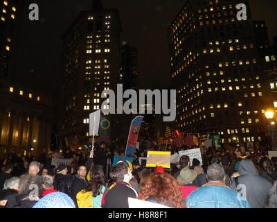 New York, USA. 15 Nov, 2016. Standing Rock support demo à New York. NYC Appel à l'Action : Nous sommes à l'article Crédit : Mark Apollo/Alamy Live News Banque D'Images