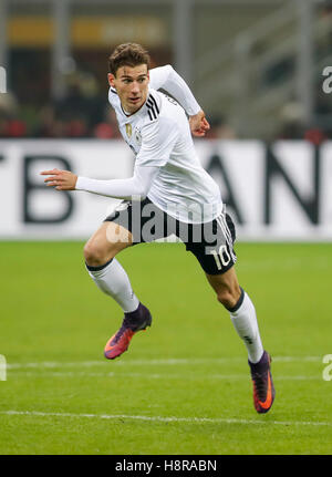 Milan, Italie. 15 novembre, 2016. Leon GORETZKA, DFB 10 Action avec balle, figure d'ensemble, la libération, l'image seule, portrait, action, corps entier, simple action, action ball balle de traitement, d'acceptation, de l'Italie - Allemagne 0-0 match amical à 15 novembre 2016 à Milan, Italie Crédit : Peter Schatz / Alamy Live News Banque D'Images