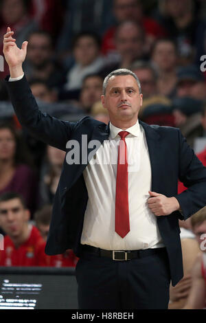 Bamberg, Allemagne. 15 Nov, 2016. L'entraîneur de Belgrade Dejan Radonjic gestes au cours de l'Euroligue de basket-ball match entre Brose Bamberg et l'étoile rouge de Belgrade dans l'Arena de Brose Bamberg, Allemagne, 15 novembre 2016. Photo : DANIEL KARMANN/dpa/Alamy Live News Banque D'Images