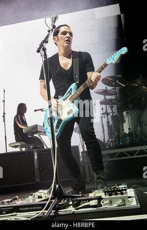Milan, Italie. 15 novembre 2016. Le groupe de rock anglais PLACEBO effectue sur scène à Mediolanum Forum pendant la Tournée '20 ans' Credit : Rodolfo Sassano/Alamy Live News Banque D'Images