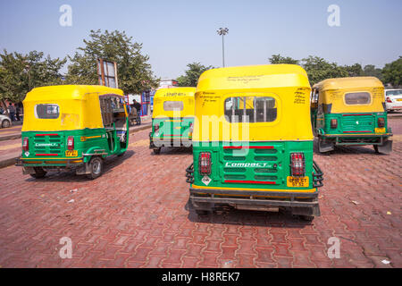 Tuk Tuk véhicules en Inde, le bon marché et omniprésente forme de transport autour des villes Banque D'Images