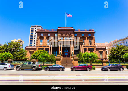 Maison historique brownstone, l'ancien hôtel particulier d'inondation est le foyer de Pacific-Union Club sur California Street sur Nob Hill Banque D'Images