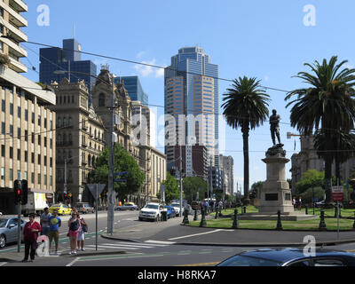 Melbourne CBD vu du Parlement comme suit. Banque D'Images
