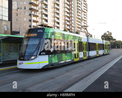 Vue extérieure de la nouvelle classe E Tramways de Melbourne, Australie Banque D'Images