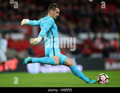 Tom Heaton, gardien de but de l'Angleterre, lors de la rencontre internationale au stade Wembley, Londres. APPUYEZ SUR ASSOCIATION photo. Date de la photo: Mardi 15 novembre 2016. Voir PA Story FOOTBALL England. Le crédit photo devrait se lire comme suit : Nick Potts/PA Wire. Banque D'Images