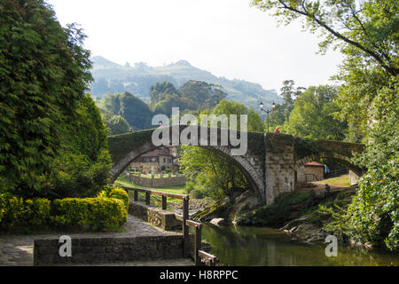 El puente maire ancien pont d'arche romaine à Liérganes, Cantabrie, Espagne, Europe Banque D'Images