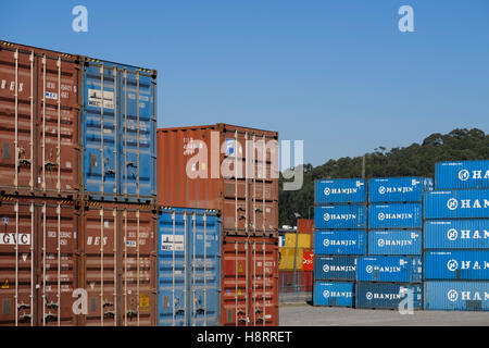 Des piles de conteneurs dans le port de Leixões, Matosinhos, Portugal, Europe Banque D'Images