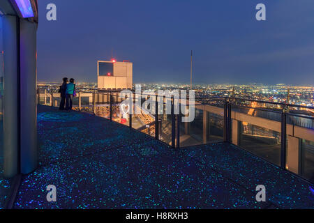 Osaka, APR 30 : Belle scène de nuit de Umeda Sky Building le 30 Avr 2011 à Osaka, Japon Banque D'Images