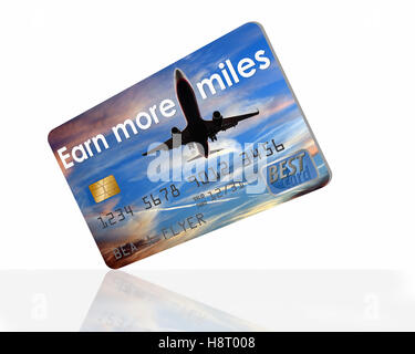 Gagner encore plus de miles carte de crédit avec un avion dans le ciel. Carte de débit ou carte de crédit Banque D'Images