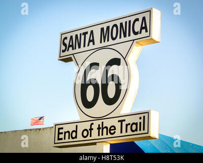 Route de Santa Monica 66 fin du sentier inscription California Los Angeles vue vignette vintage Banque D'Images