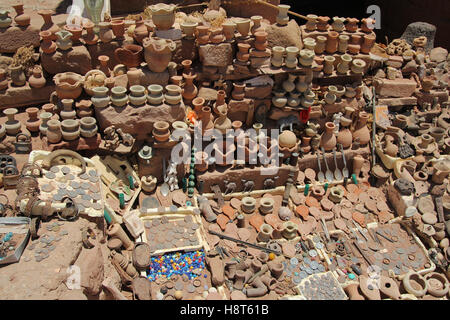 Des pots, poterie et sur la rue du marché, en Jordanie Banque D'Images