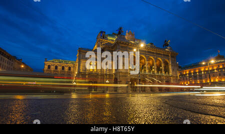 Maison de l'Opéra de Vienne la nuit, Autriche Banque D'Images