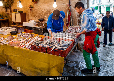 Le Marché au poisson de la médina, Tétouan, Maroc Banque D'Images