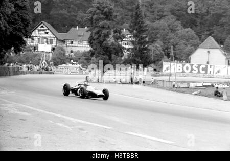 1963 GP DE LA SOLITUDE EN VIRAGE JACK BRABHAM BRABHAM BT3 GAGNANT Banque D'Images