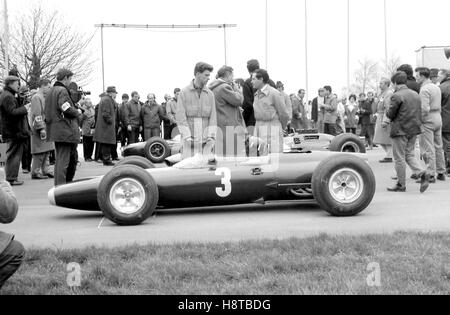 GOODWOOD 1964 GRAHAM HILL BRM P261 JIMMY COLLINS CYRIL GRILLE ATKINS Banque D'Images