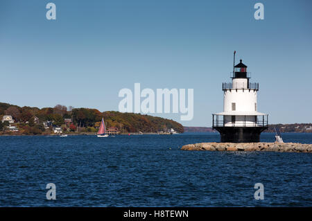 Point de printemps Ledge phare est situé à South Portland, Maine. Banque D'Images