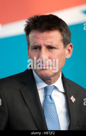 Le président du LOCOG, Sebastian Coe, à la cérémonie d'un an pour les Olympiques à Trafalgar Square, Londres, le 27 juillet 2011 Banque D'Images