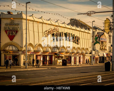 Fun Palace bingo et amusements, Promenade, Blackpool, Lancashire, Royaume-Uni. Banque D'Images