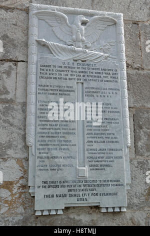 Plaque commémorative à Gibraltar dédié à la mémoire de l'équipage du USS Chauncey, perdu dans une guerre mondiale. Banque D'Images