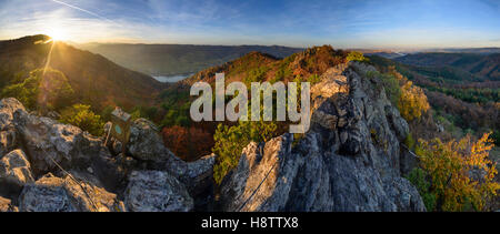 Rossatz-Arnsdorf : Hirschwand rock mountain, Danube, sommet d'adresses fort, Wachau, Niederösterreich, Autriche, Basse Autriche Banque D'Images