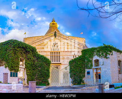 La basilique de l'Annonciation est le monument le plus remarquable de Nazareth, en Israël. Banque D'Images