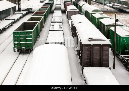 Les trains de fret en hiver Banque D'Images