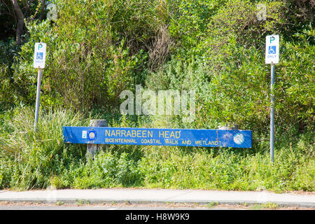 Inscrivez-vous pour une partie de tête Narrabeen bicentenaire promenade côtière sur les plages du nord de Sydney, Nouvelle Galles du Sud, Australie Banque D'Images