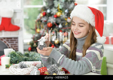 Girl in Santa hat Banque D'Images