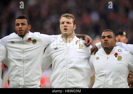 (Gauche-droite) England's Courtney Lawes, Joe Launchbury et Kyle Sinckler pendant l'automne match international au stade de Twickenham, Londres. Banque D'Images