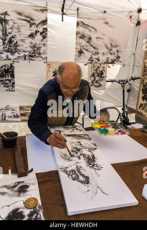 San Francisco, CA, États-Unis, homme japonais peignant des peintures traditionnelles vendeur de rue, immigrants états-unis asiatiques, migrants japonais Banque D'Images
