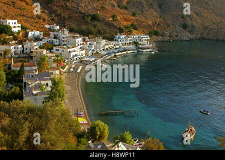 Clair comme de l'eau dans la baie de loutro sur l'île de Crète Banque D'Images