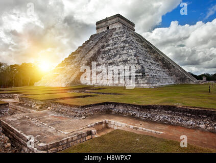 Pyramide de Kukulkan à Chichen Itza sur le Yucatan, Mexique Banque D'Images