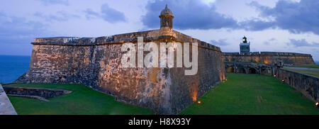 Garita, lighthouse (1846/1908), remparts, San Felipe del Morro Castle (années 1540-1786), Site Historique National de San Juan, Puerto Rico Banque D'Images