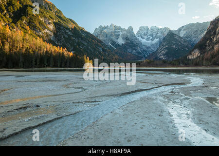 Après-midi d'automne au Lago Di Landro (Durrensee) dans le Tyrol du Sud, Italie. Banque D'Images