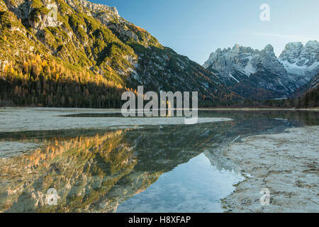 Après-midi d'automne au Lago Di Landro (Durrensee) dans le Tyrol du Sud, Italie. Banque D'Images