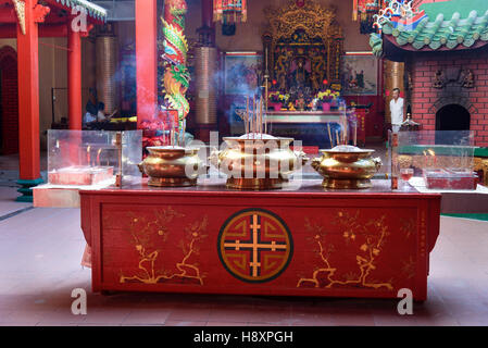 À l'intérieur du Guan Di Temple, également connu sous le nom de Kuan Ti Temple dans le quartier chinois. Kuala Lumpur, Malaisie Banque D'Images